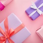 Hvad du skal vide om at give gaver til dine medarbejdere